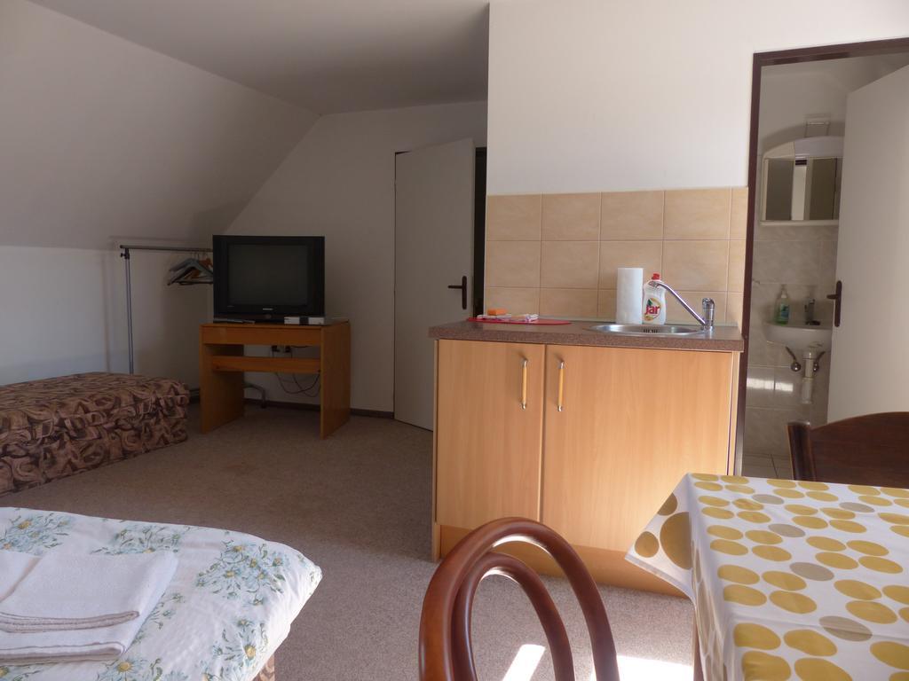 Bizoni Dvur Hotel Retenice Exterior photo