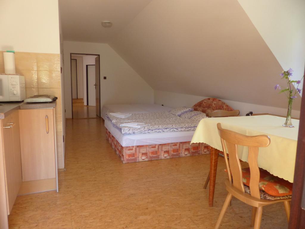 Bizoni Dvur Hotel Retenice Exterior photo